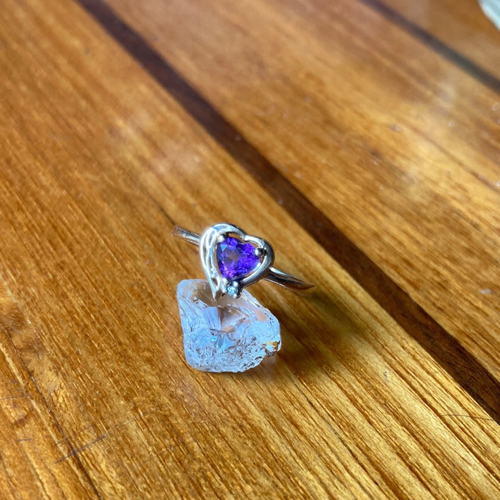 10k gold ring with amethyst heart